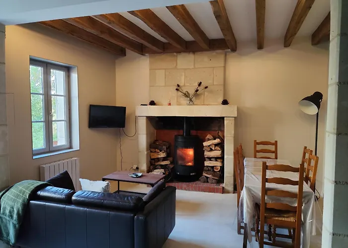 Logis Troglodyte Cosy & Vue Sur La Loire Nyaraló Souzay-Champigny